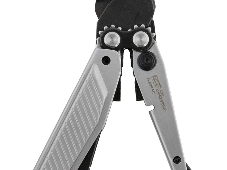 S.O.G SOG29550141 Flash MT Black/Silver Cryo D2 5.60" Long Plain Blade