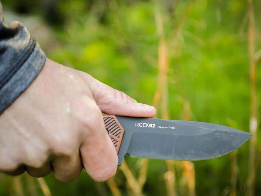 WOOX ROCK62 FIXED BLADE KNIFE - MIL-SPEC BLACK - AMERICAN WALNUT / CHECKERED